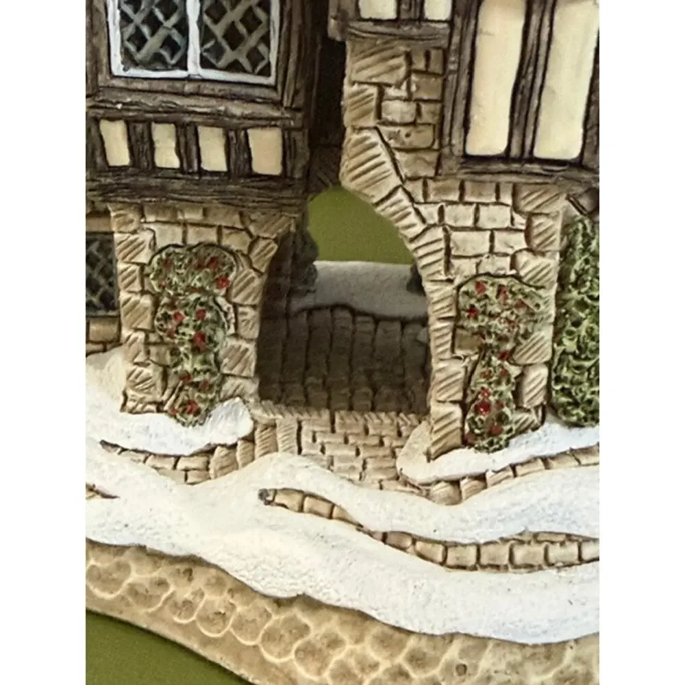 David Winter Cottage “Mr. Bumble’s